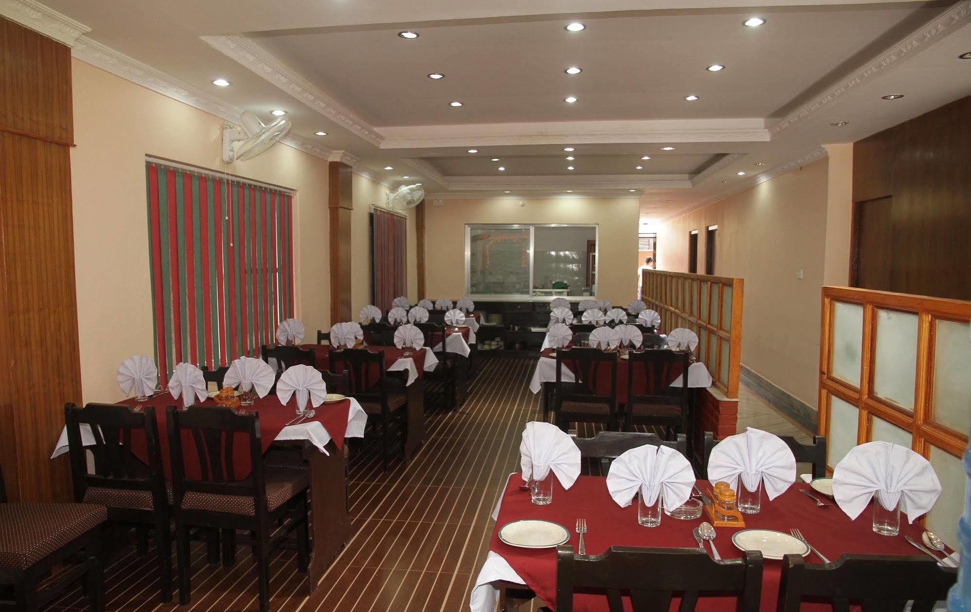 Hotel Center Lake Pokhara Exterior photo